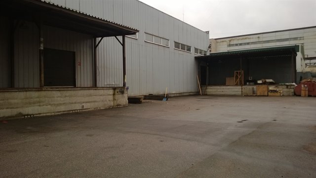 Аренда отапливаемого помещения под склад 1132 кв.м. Есть пандус, установлены стеллажи.