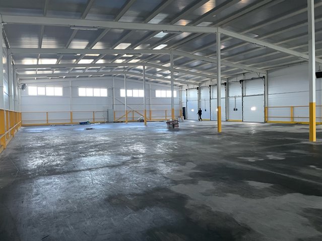 Аренда нового склада 1800 кв м с пандусом возле склада Вайлберис