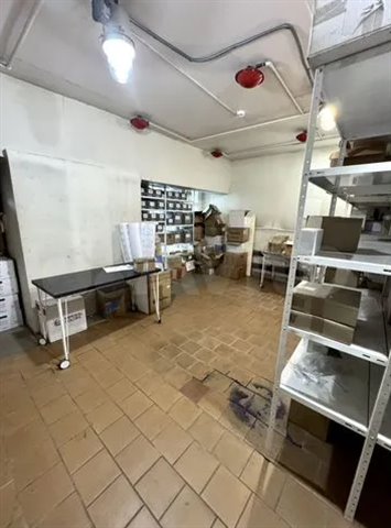 Продажа производственно-складского комлпекса 2339 м² на земельном участке 32 сотки