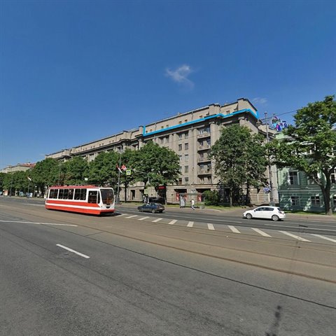Аренда офиса рядом с метро Московские ворота, просторная мансарда с видом на Московский проспект