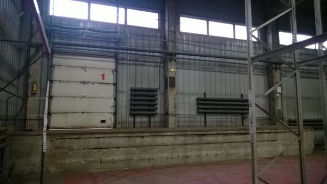Теплый  склад 1492м2, пандус, стеллажи