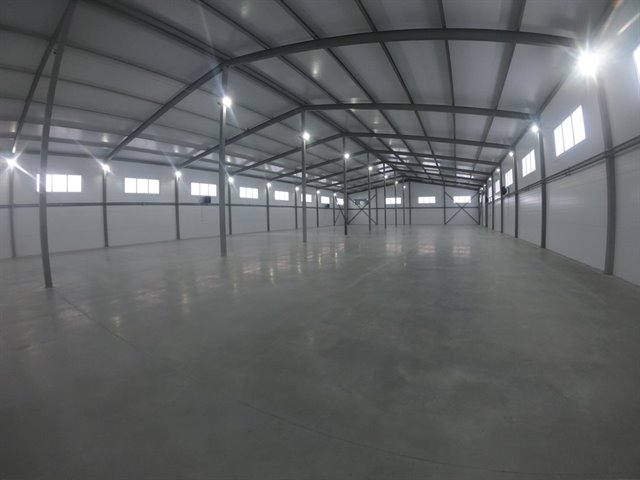 Продажа производственно-складского комплекса состоящего из двух ангаров по 1440 кв м и земельного участка 1 Га.