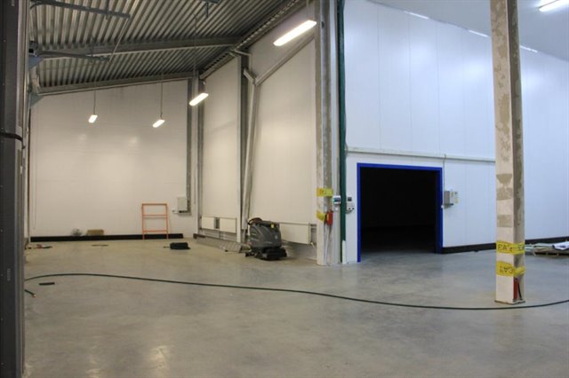 Аренда отапливаемого производственно-складского помещения 704 кв.м. с холодильными камерами +2/+8 в пос. Свердлова