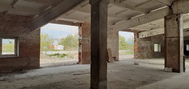 Аренда двух сухих неотапливаемых склада в капитальных кирпичных строениях  1 600 кв.м. каждый в Шушарах, близость КАД