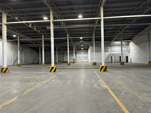 Аренда отапливаемого склада 2245 м² с пандусами под автозапчасти 