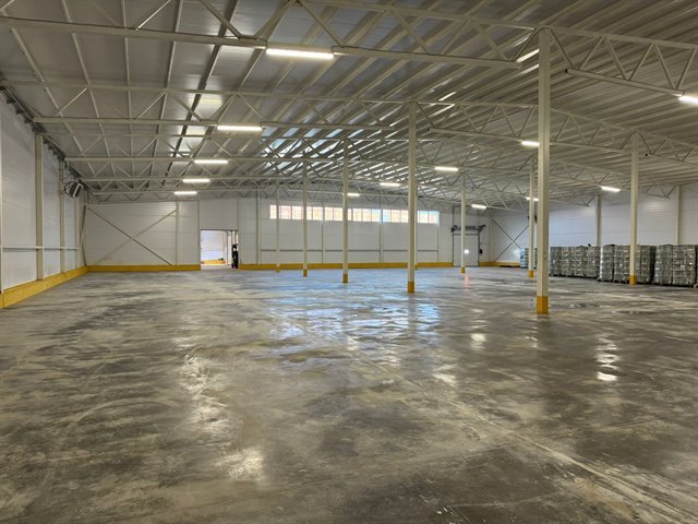 Продажа отапливаемого склада с пандусом 2227 м² на земельном участке 0,5 га
