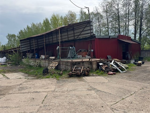 Продается база 1,3 га со строениями