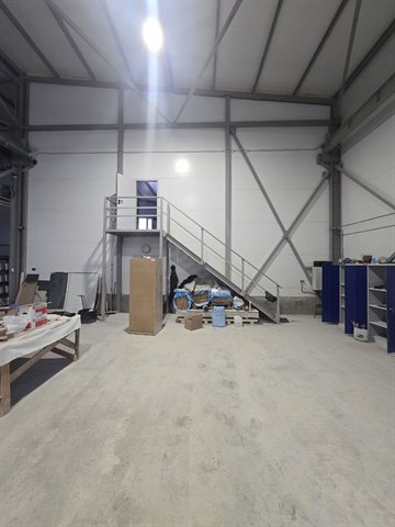 Аренда отапливаемого ангара 1100 м² с двумя кран-балками на 5 т