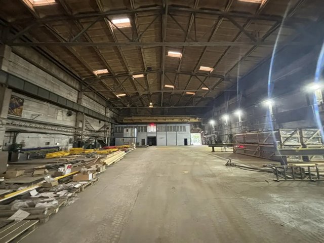 Аренда помещения 3500 м2 на Парнасе под склад/производство с краном 15 т