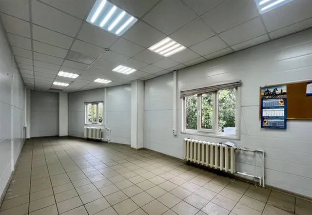 Аренда теплого цеха 685 м² c двумя кран-балками на 5 и 3,2 т