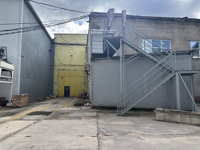 Аренда производственно-складского комплекса 2110 м² с 5 кран-балками от 2-10 тонн, мощностью до 2 мВт 