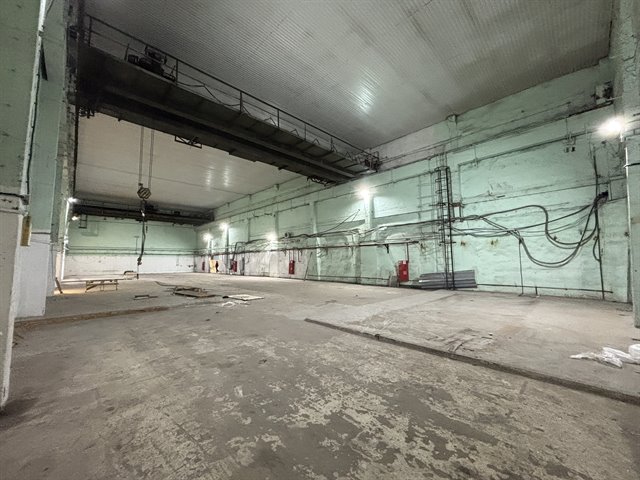 Аренда производственно-складского комплекса 2110 м² с 5 кран-балками от 2-10 тонн, мощностью до 2 мВт 