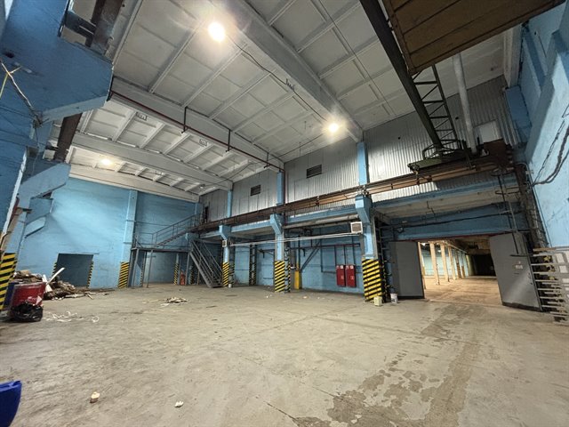 Аренда производственно-складского комплекса 2110 м² с 5 кран-балками от 2-10 тонн, мощностью до 2 мВт 