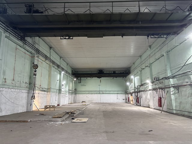 Аренда производственно-складского комплекса 2110 м² с 5 кран-балками от 2-10 тонн, мощностью до 2 мВт 