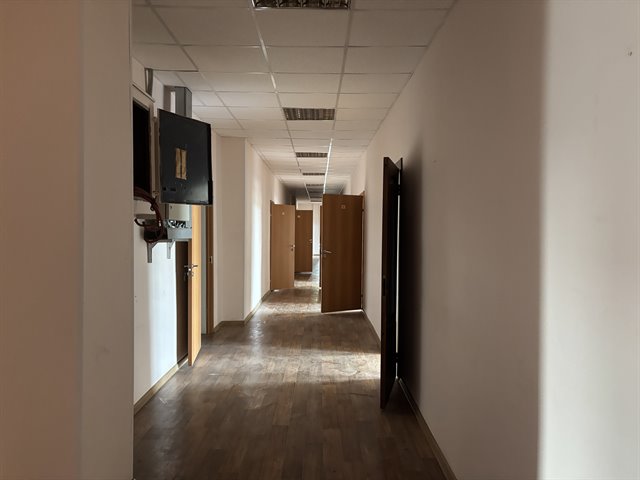 Аренда отапливаемого помещения под склад/производство 3240 м² с кран-балками 2-3т в городе