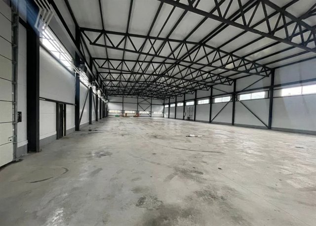 Новые отапливаемые ангары от 1475 до 2914 м². Наличие путей под кран-балку
