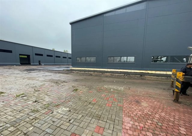 Новые отапливаемые ангары от 1475 до 2914 м². Наличие путей под кран-балку